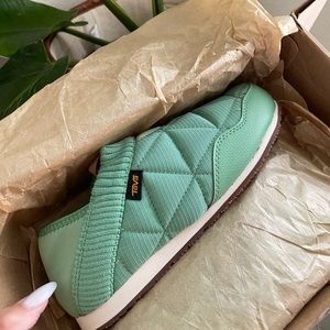 TEVA REEMEMBER SLIP ON